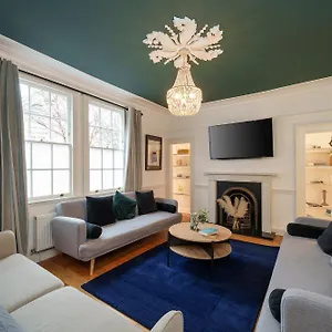 The Haze House - 4 Bed Townhouse Apartment